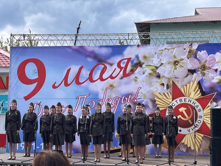 9 Мая 2025 года заведующий МКУ Кадошкинского района «ОМВА документов по личному составу» Кузнецова Е.Ю. приняла участие в шествии «Бессмертного полка» в п. Кадошкино. 9 Мая 2025 года заведующий МКУ Кадошкинского района «ОМВА документов по личному составу» Кузнецова Е.Ю. приняла участие в шествии «Бессмертного полка» в п. Кадошкино.